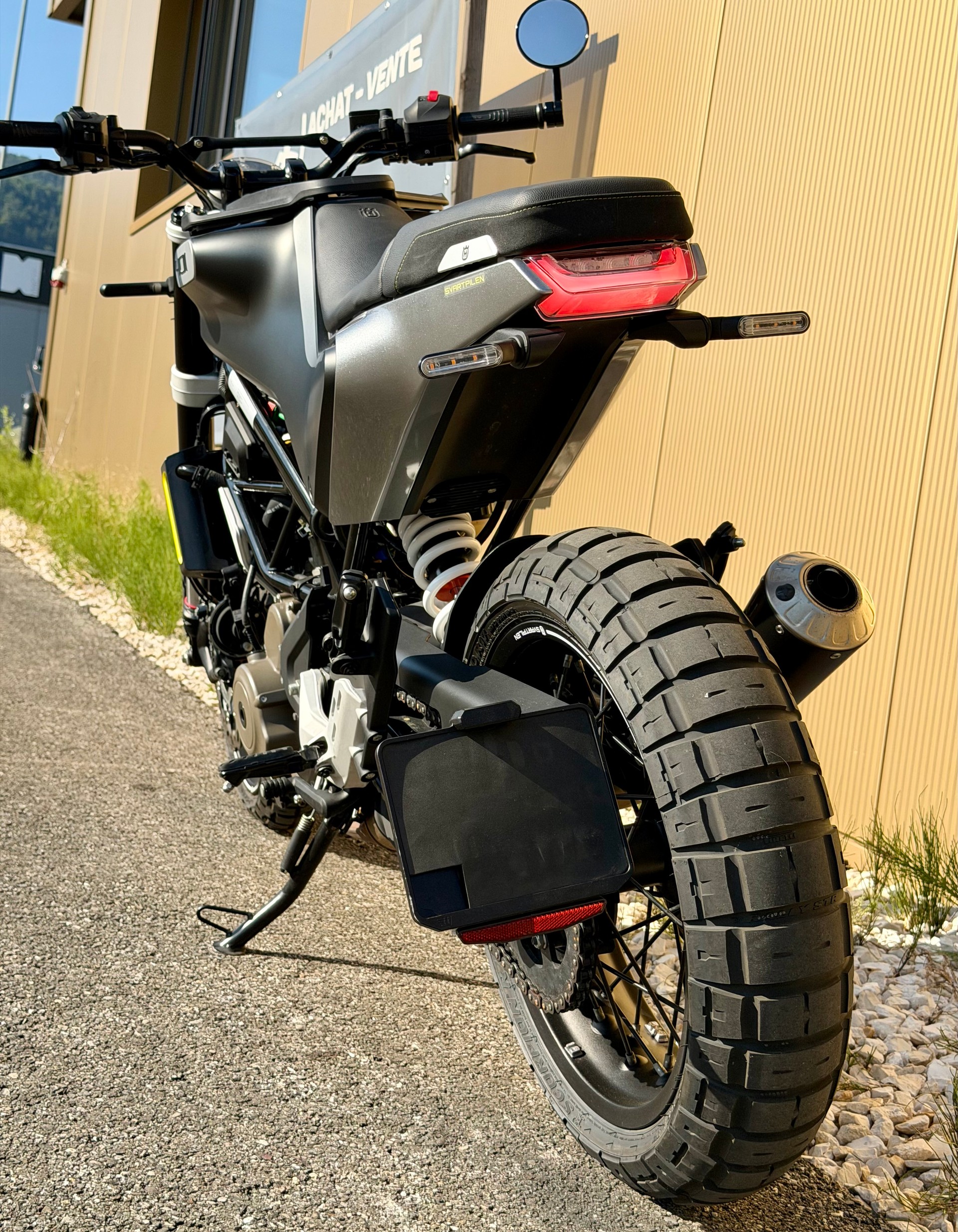 HUSQVARNA Svartpilen 401-image-12