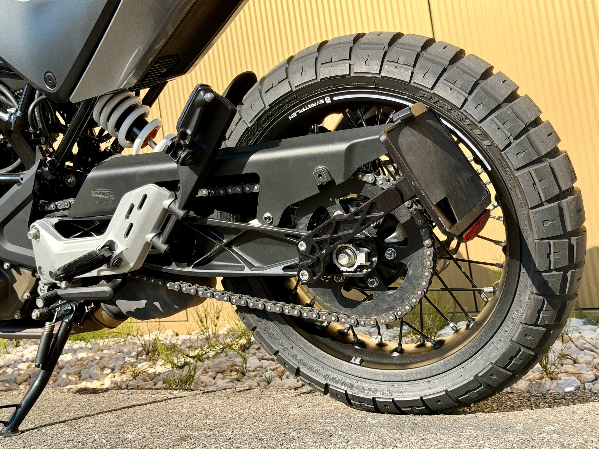 HUSQVARNA Svartpilen 401-image-13