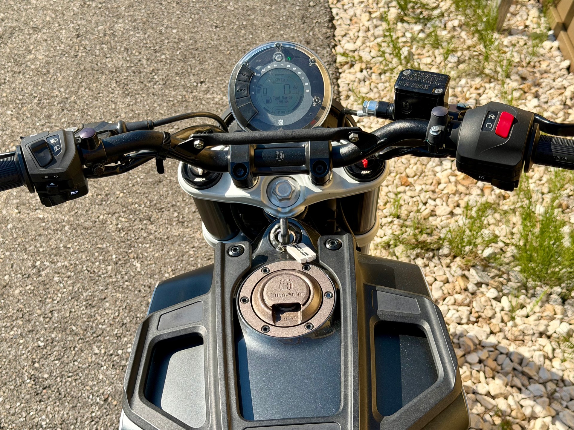 HUSQVARNA Svartpilen 401-image-15