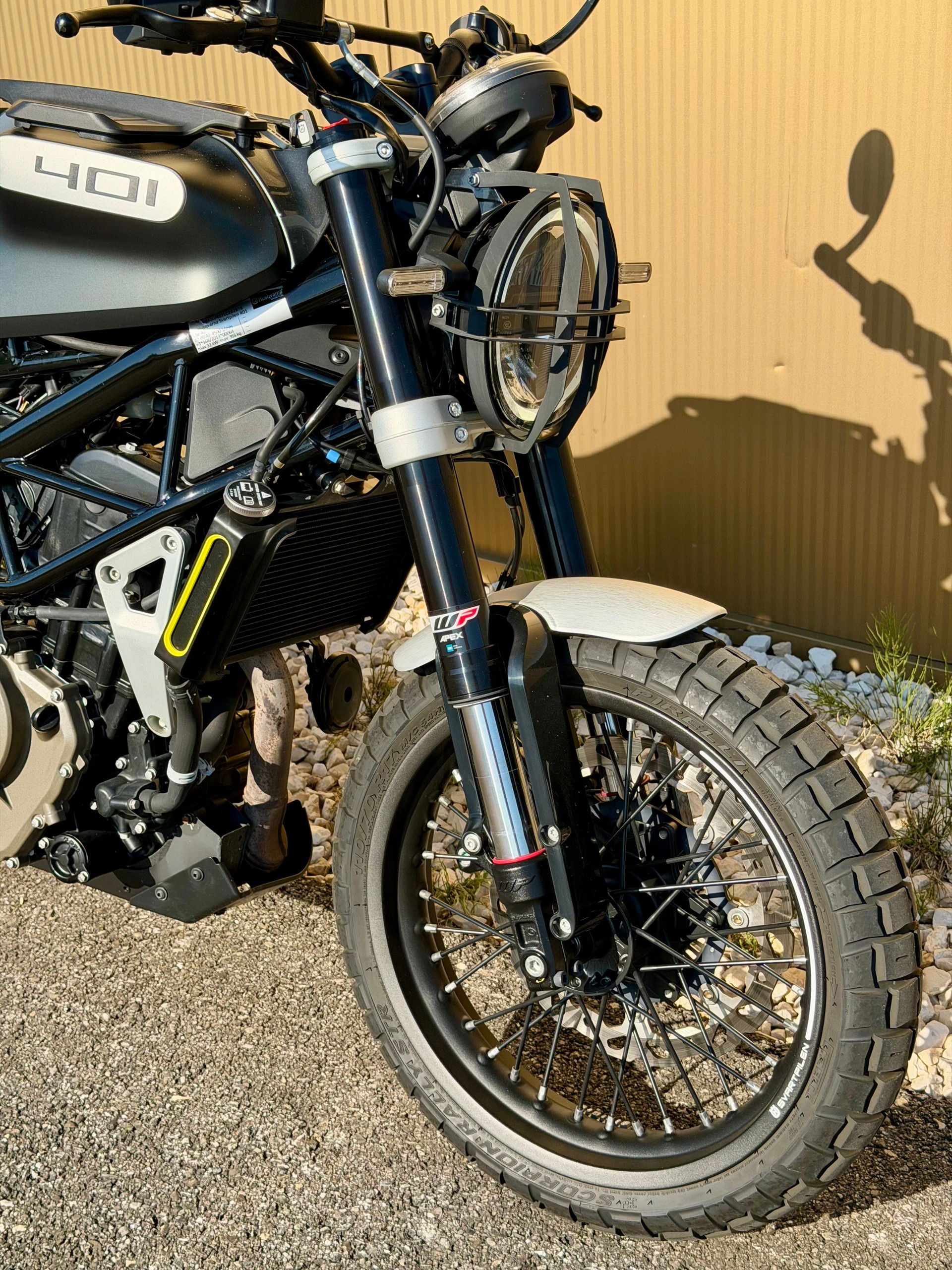 HUSQVARNA Svartpilen 401-image-1