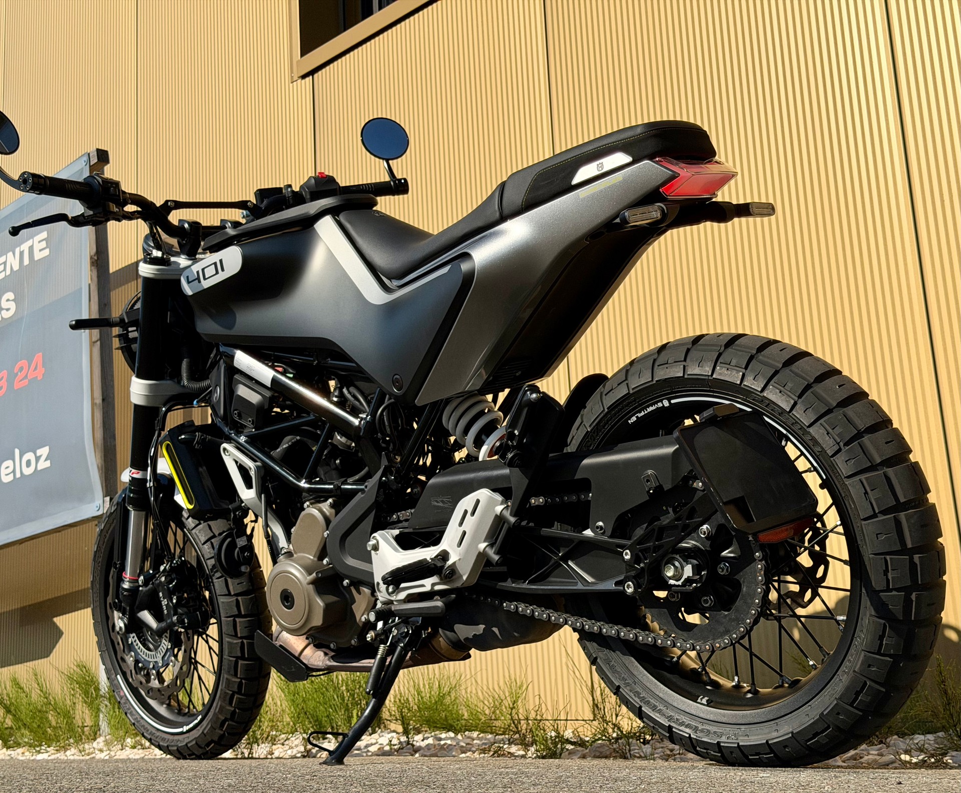HUSQVARNA Svartpilen 401-image-11