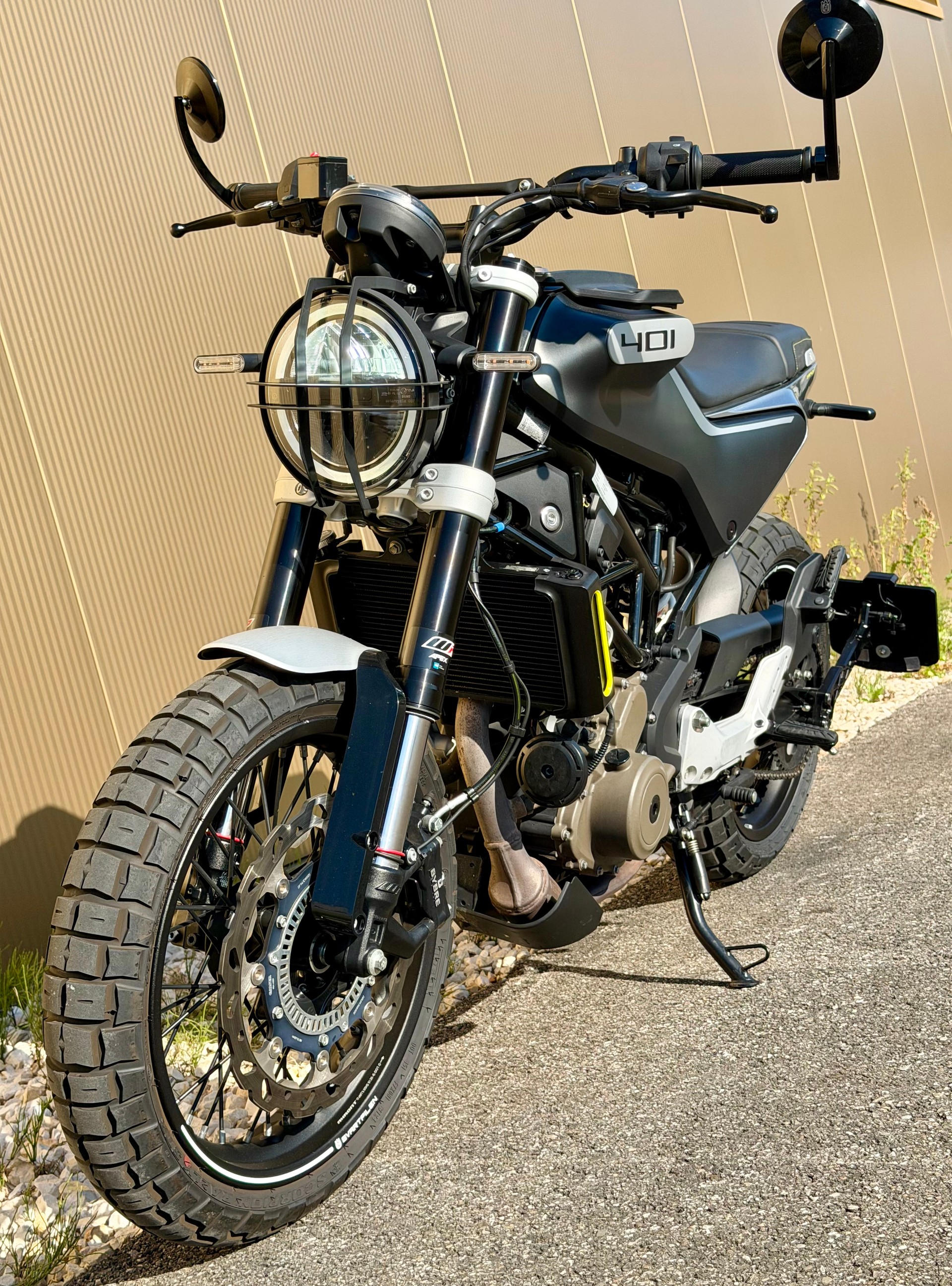HUSQVARNA Svartpilen 401-image-7