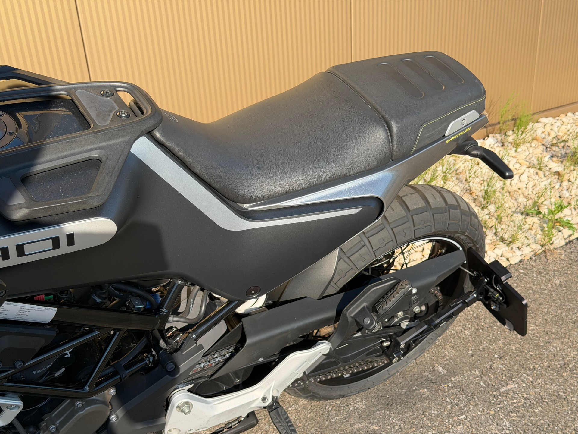 HUSQVARNA Svartpilen 401-image-14