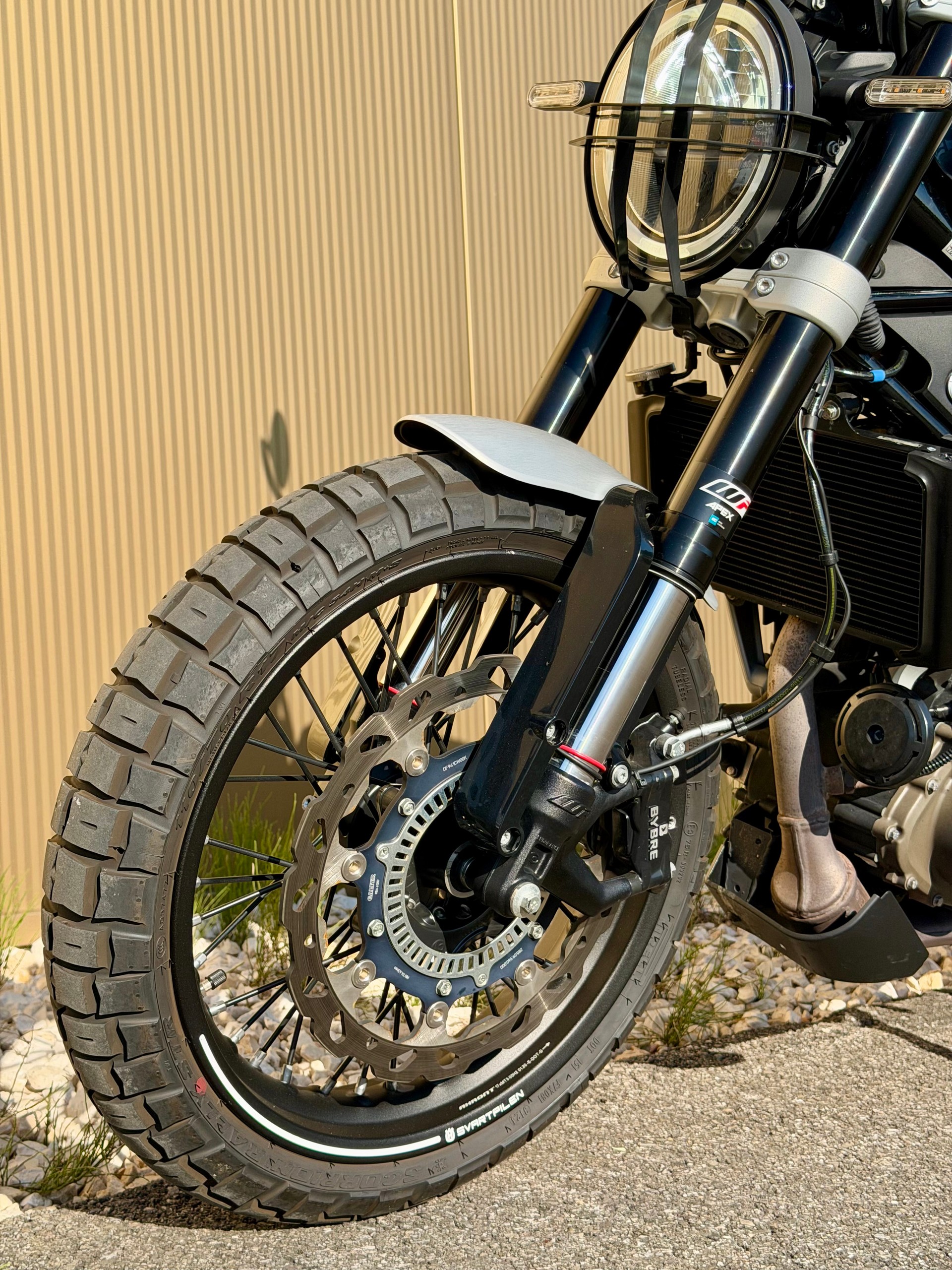 HUSQVARNA Svartpilen 401-image-8