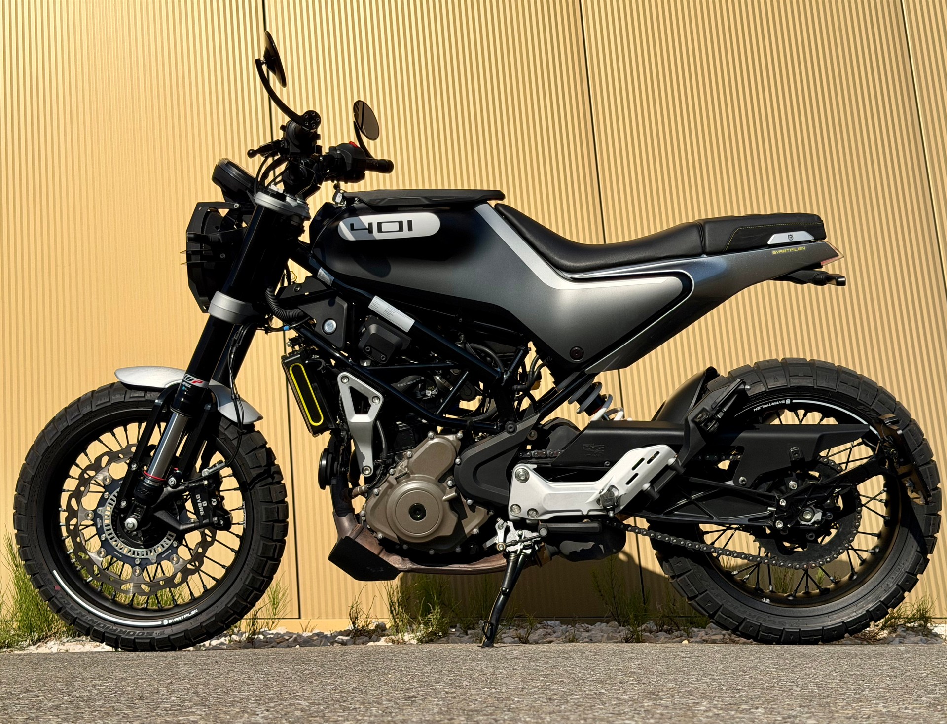 HUSQVARNA Svartpilen 401-image-10
