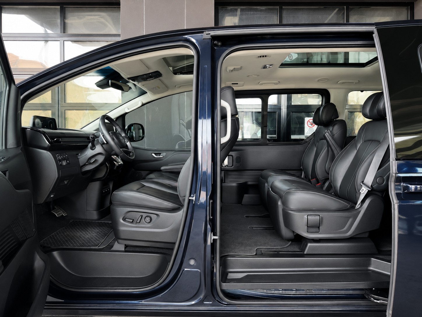 HYUNDAI Staria Premium 2.2 CRDi Vertex 4WD A-image-10