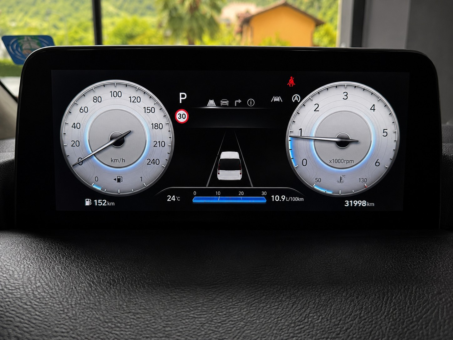 HYUNDAI Staria Premium 2.2 CRDi Vertex 4WD A-image-13
