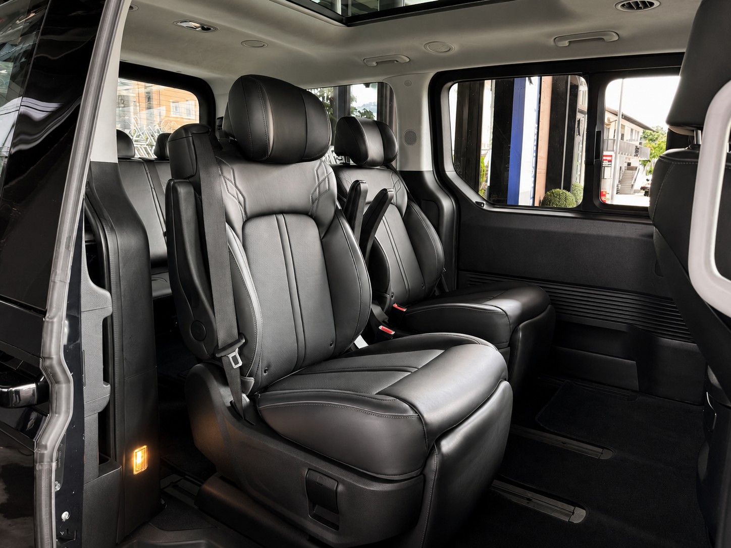 HYUNDAI Staria Premium 2.2 CRDi Vertex 4WD A-image-19