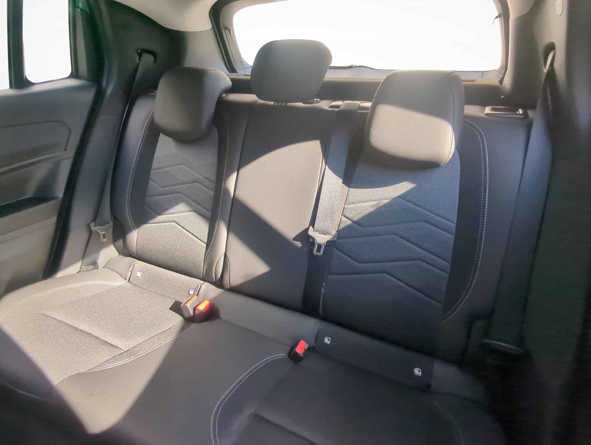 JEEP Avenger Altitude-image-11