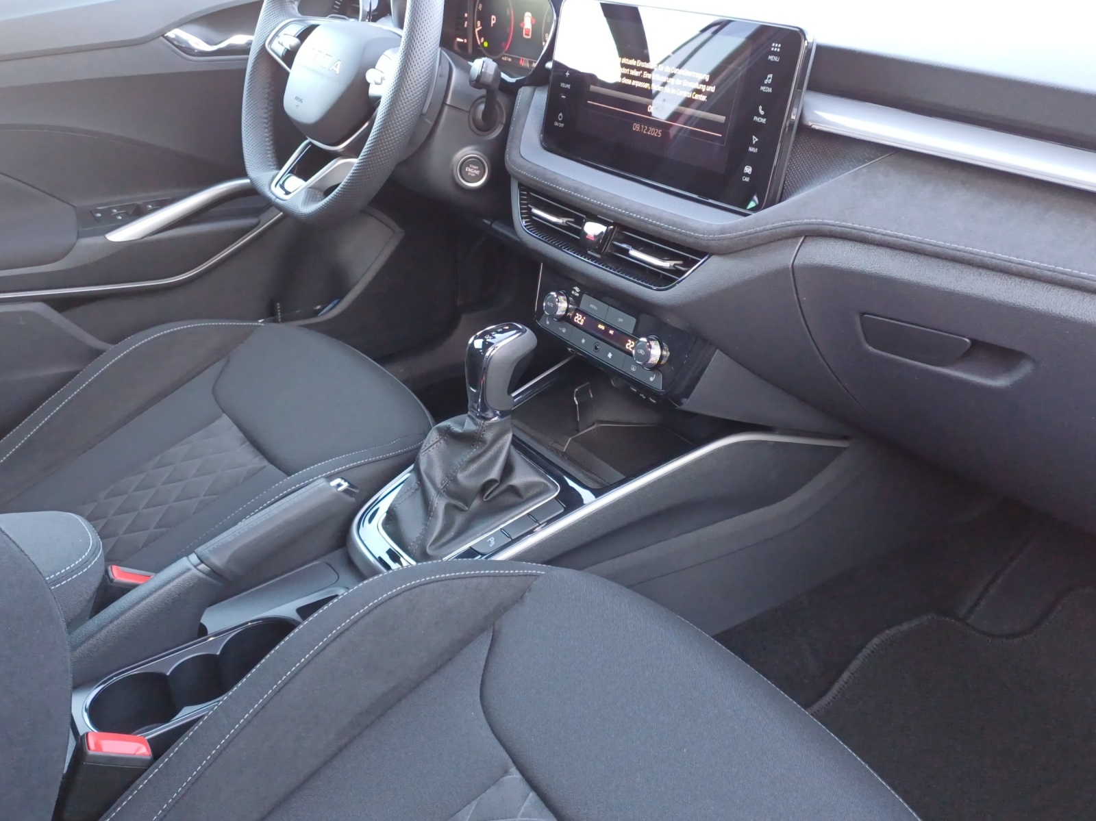 SKODA Fabia 1.5 TSI Dynamic DSG-image-8