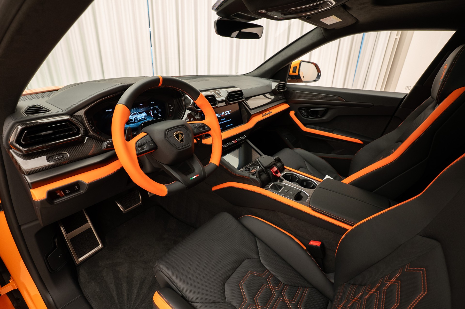 LAMBORGHINI Urus SE-image-5