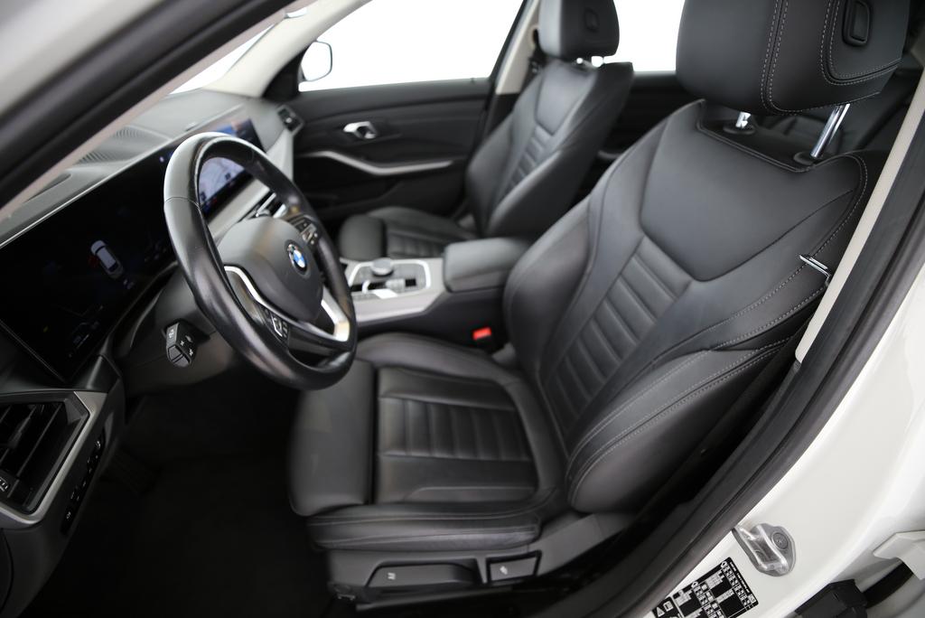 BMW 320d xDrive Touring-showroom-element-2