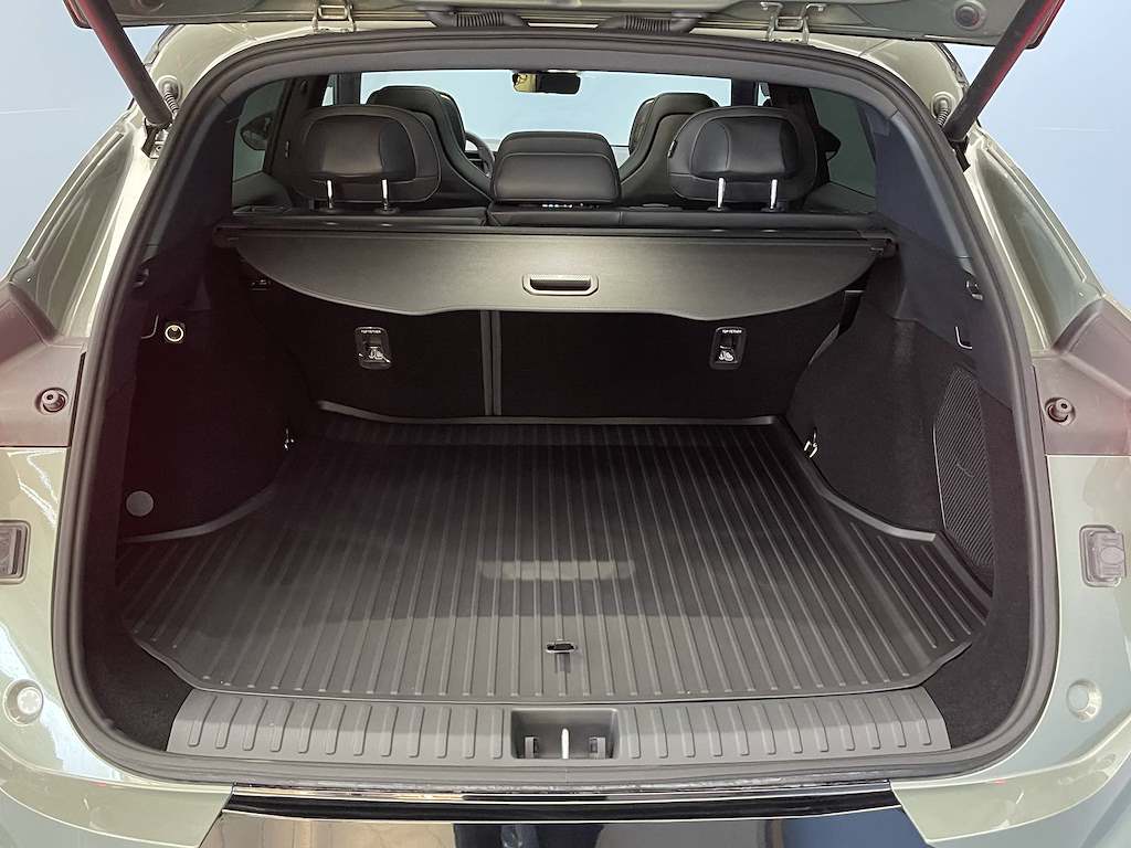 LYNK & CO 08 1.5 PHEV More-image-14