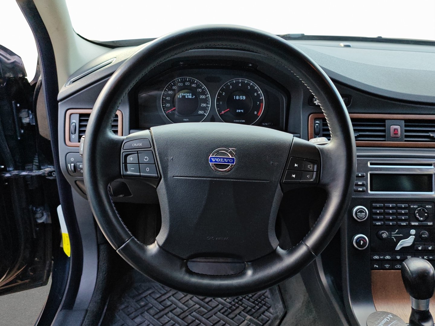 VOLVO V70 2.5T Summum – 200 ch – Cuir, sièges chauffants, barres de toit [Expertisé]-image-10