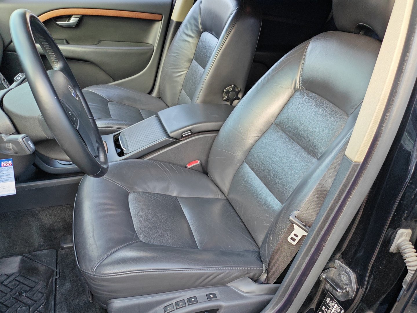 VOLVO V70 2.5T Summum – 200 ch – Cuir, sièges chauffants, barres de toit [Expertisé]-image-12