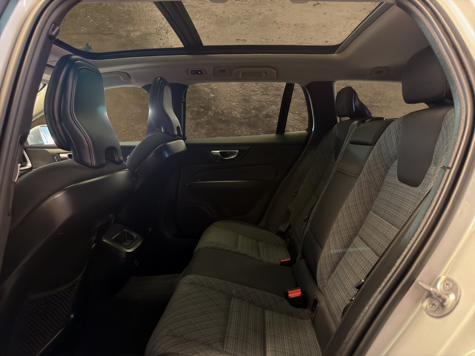 VOLVO XC60 B4 Diesel Mild Hybrid AWD Momentum Geartronic-image-6