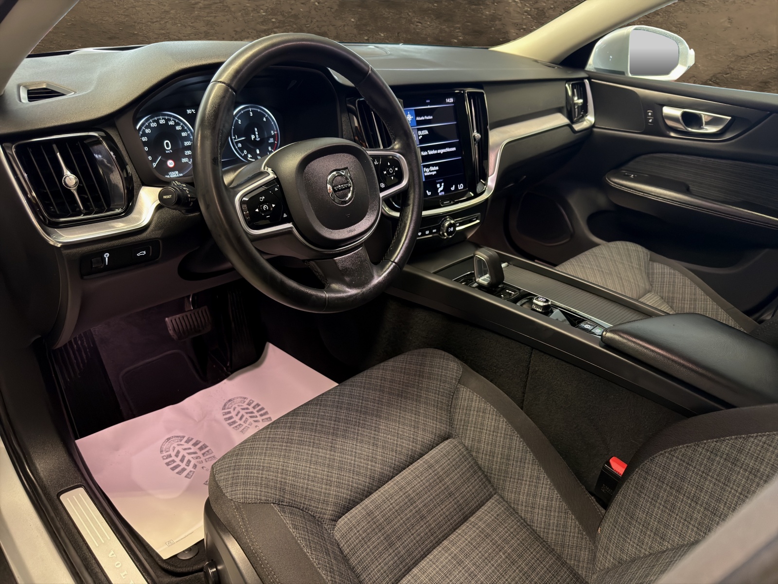 VOLVO XC60 B4 Diesel Mild Hybrid AWD Momentum Geartronic-image-4