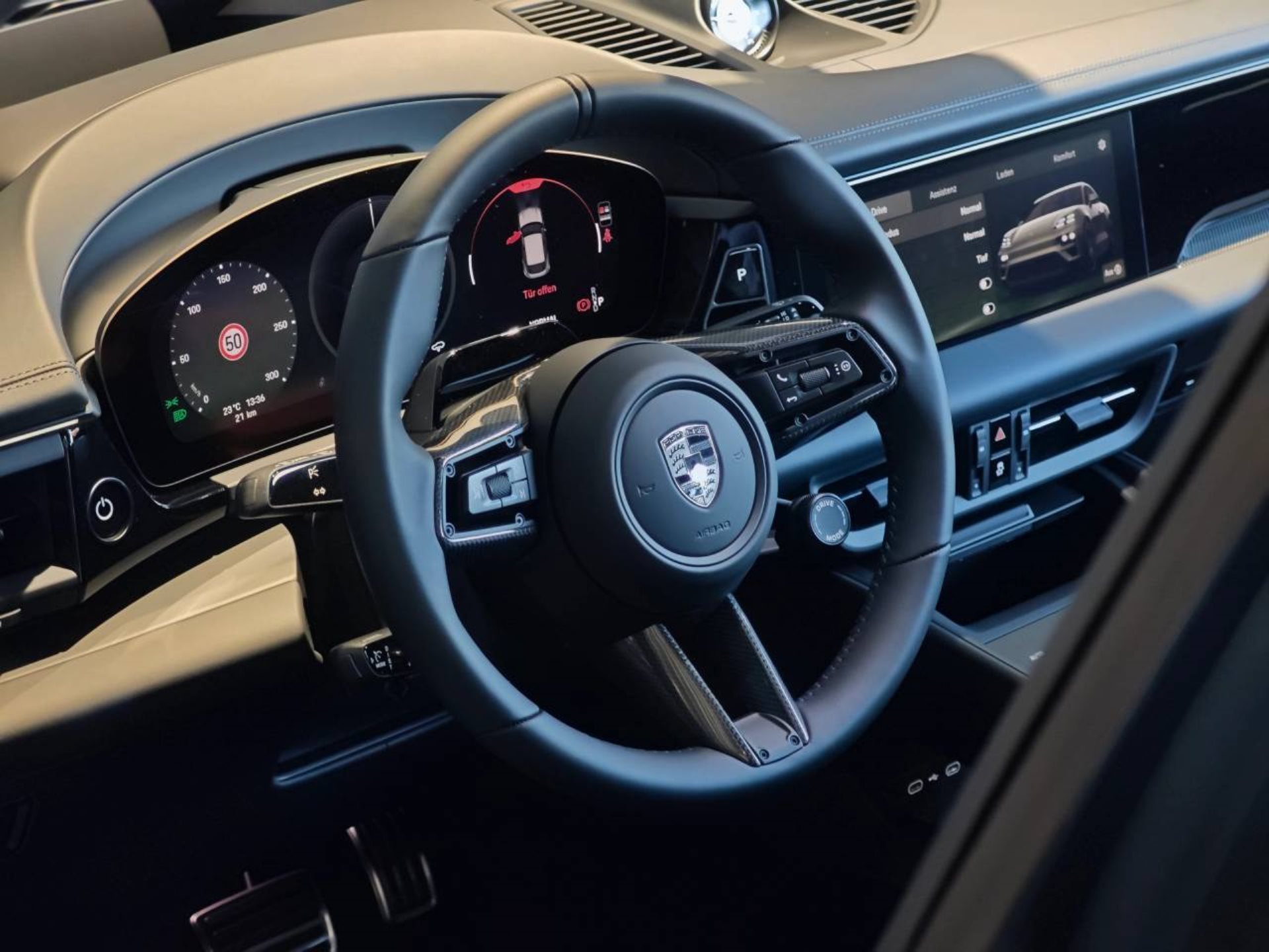 PORSCHE Macan Turbo-showroom-element-3