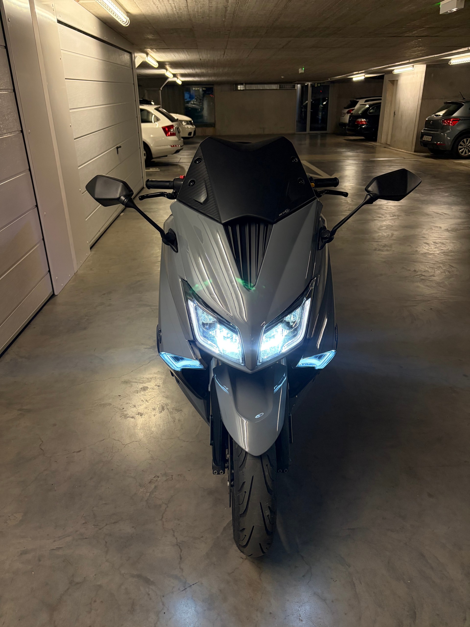 YAMAHA T-MAX XP 530 ABS-image-1