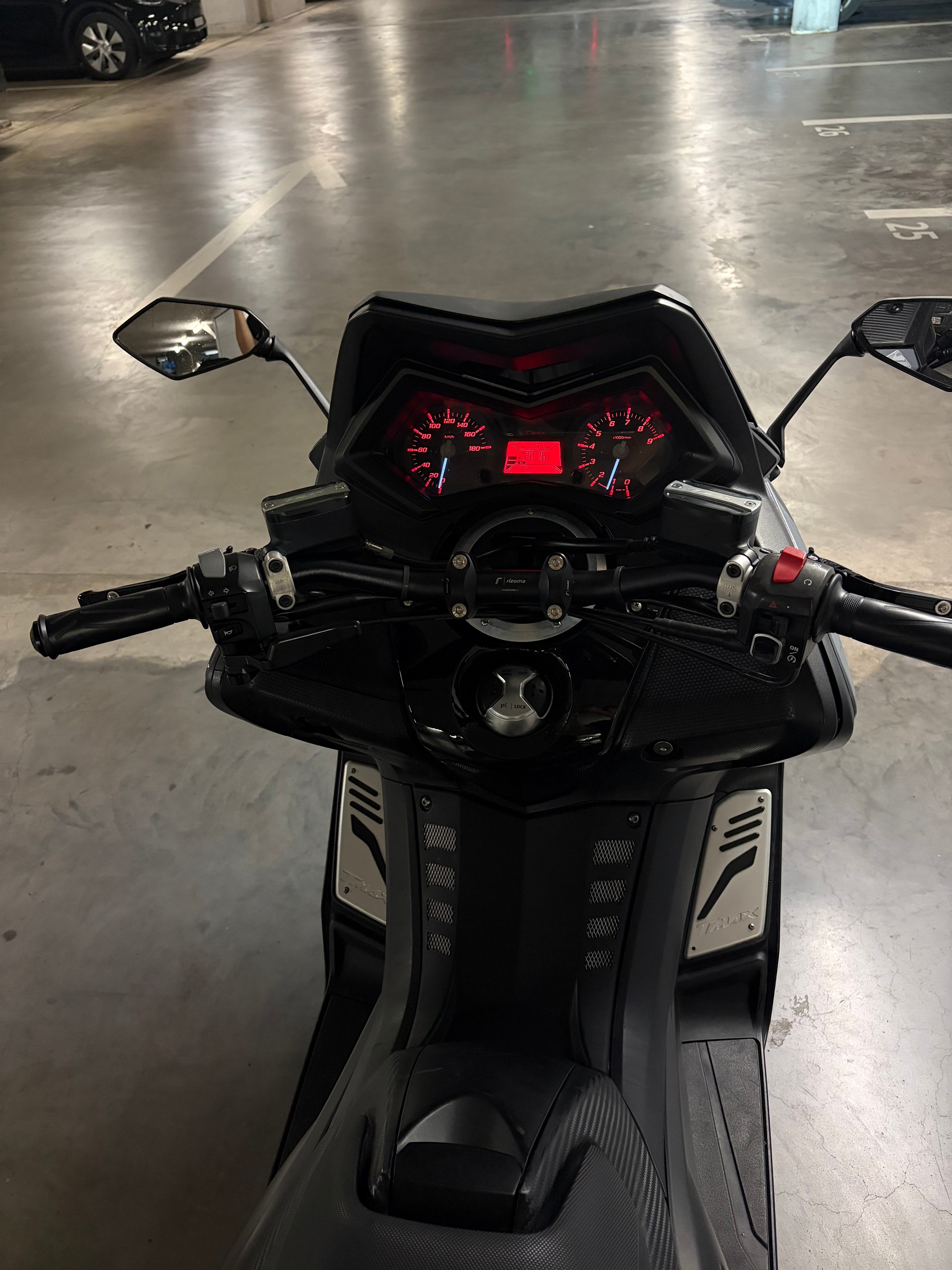 YAMAHA T-MAX XP 530 ABS-image-8