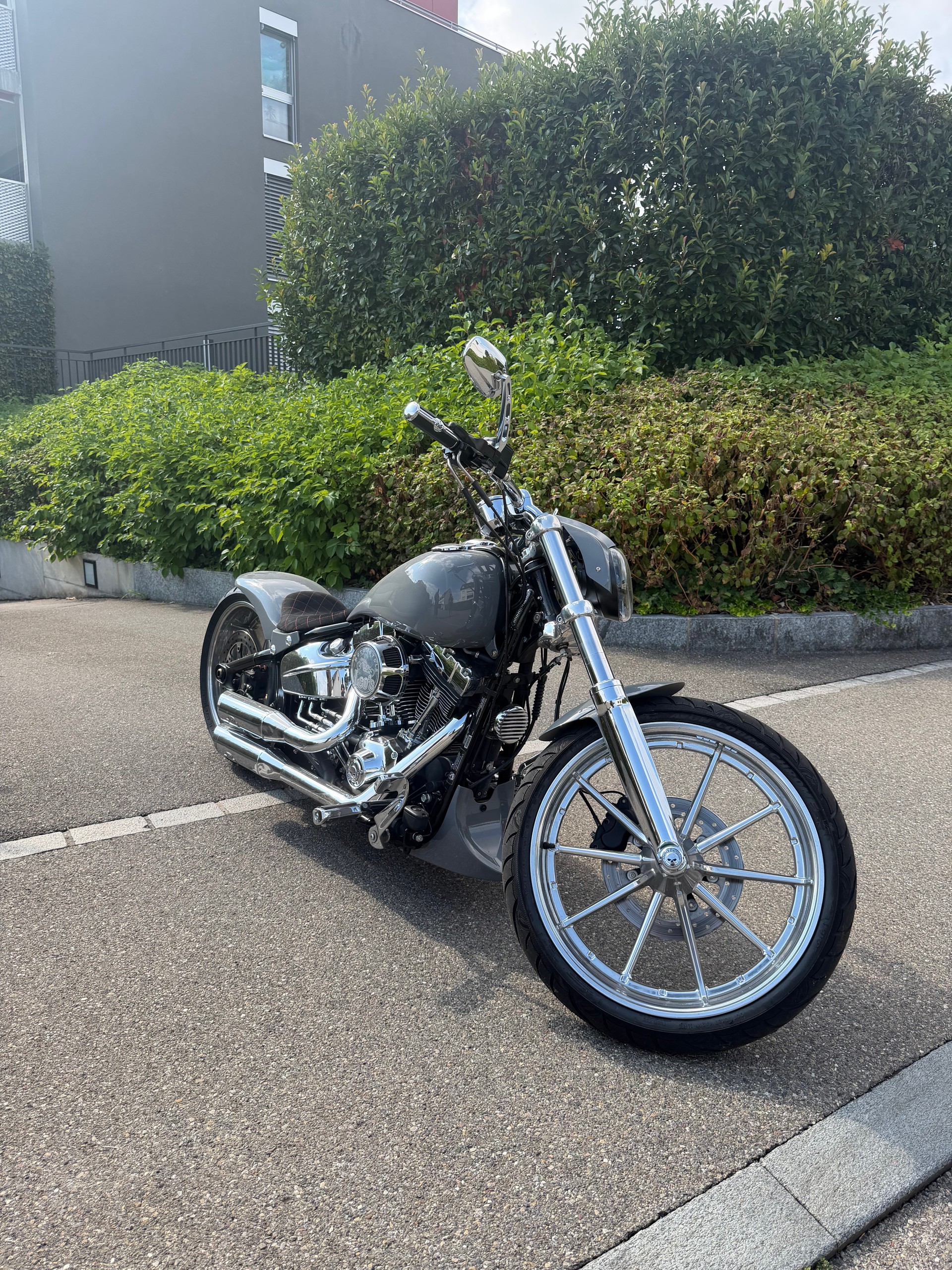 HARLEY-DAVIDSON FXSB 103 Breakout-image-1
