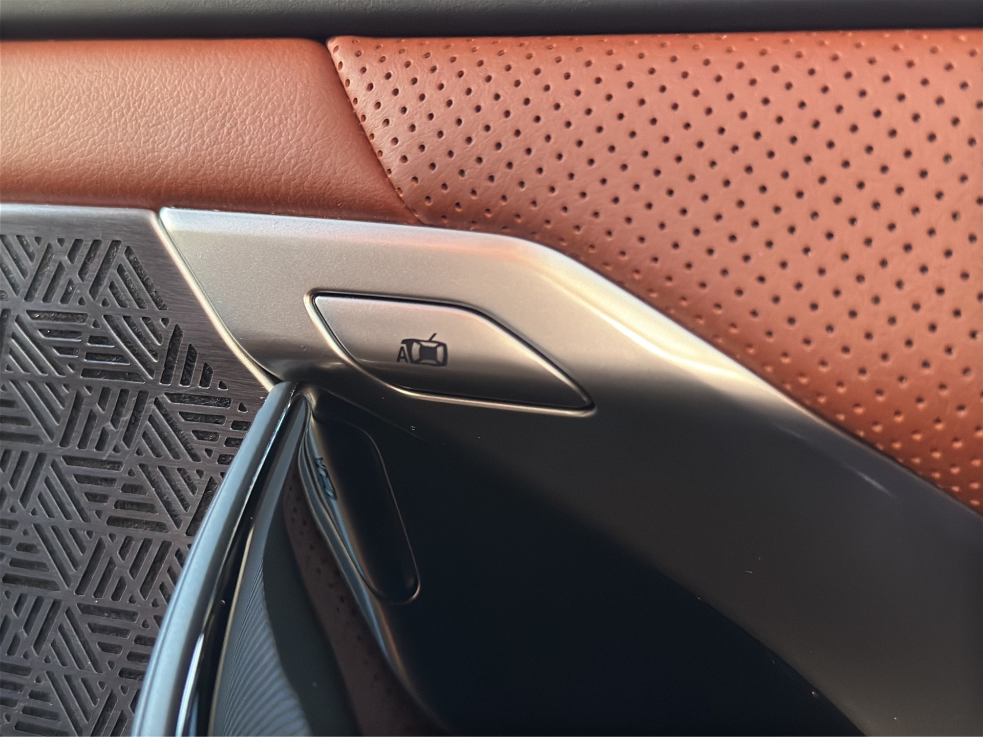 BMW M760e xDrive Steptronic-image-32