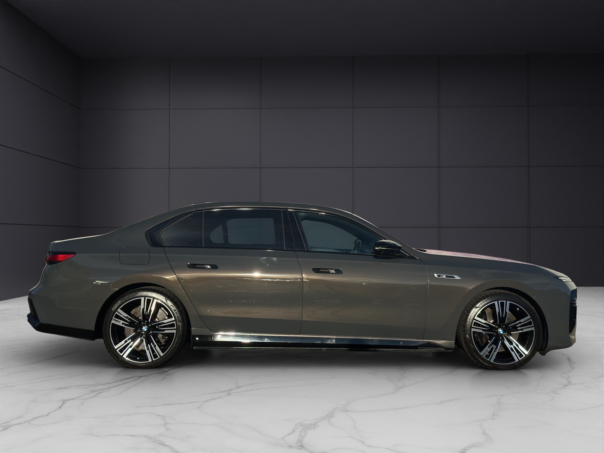 BMW M760e xDrive Steptronic-image-7
