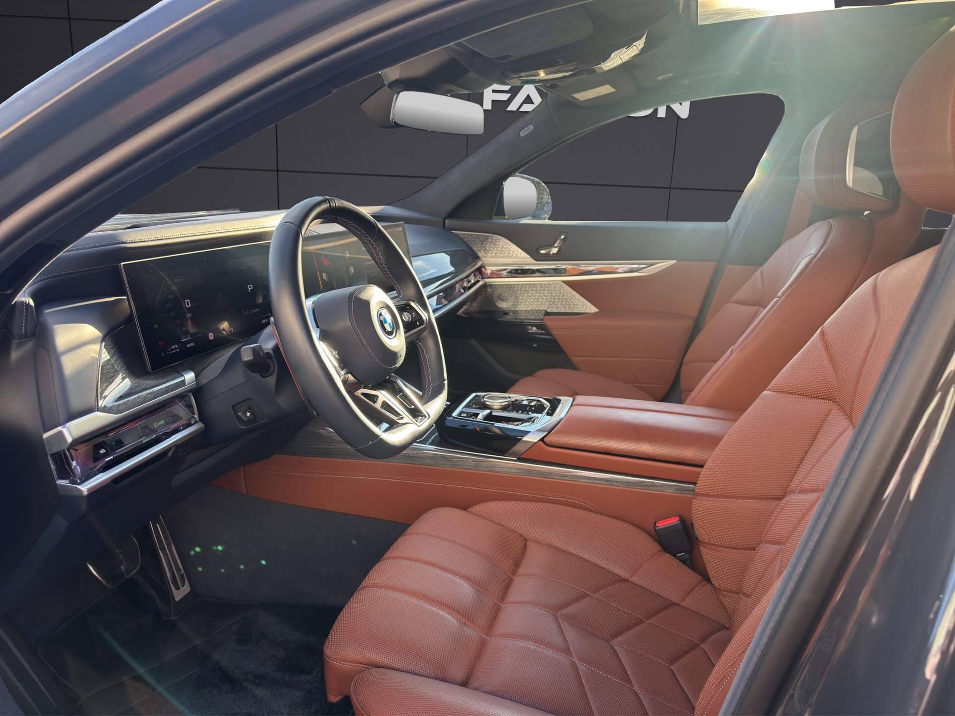 BMW M760e xDrive Steptronic-image-18