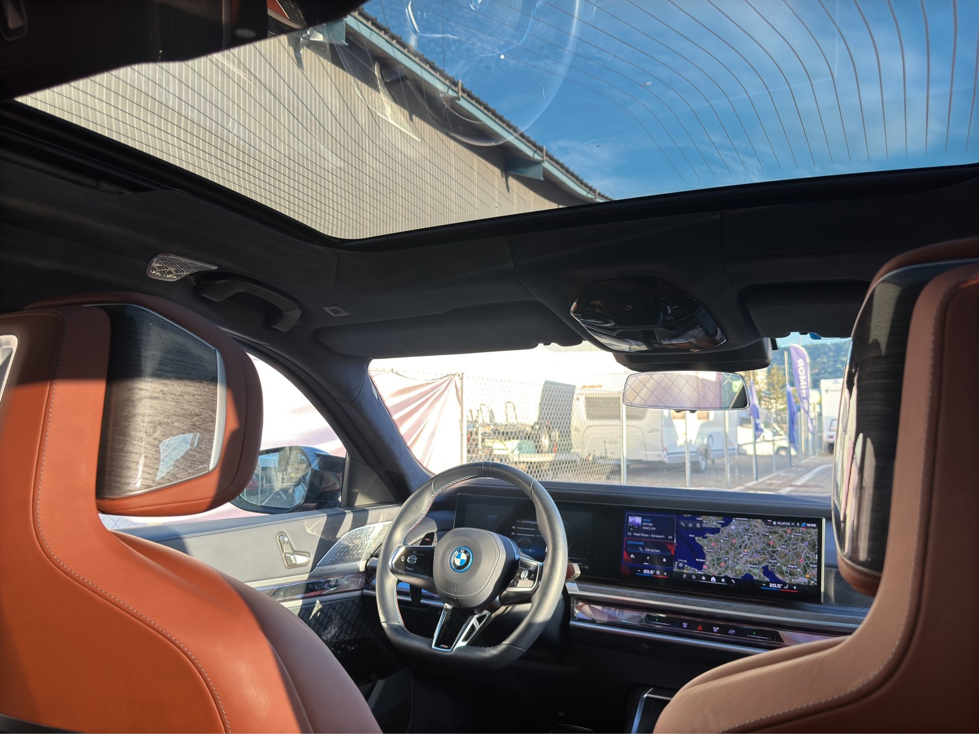BMW M760e xDrive Steptronic-image-24