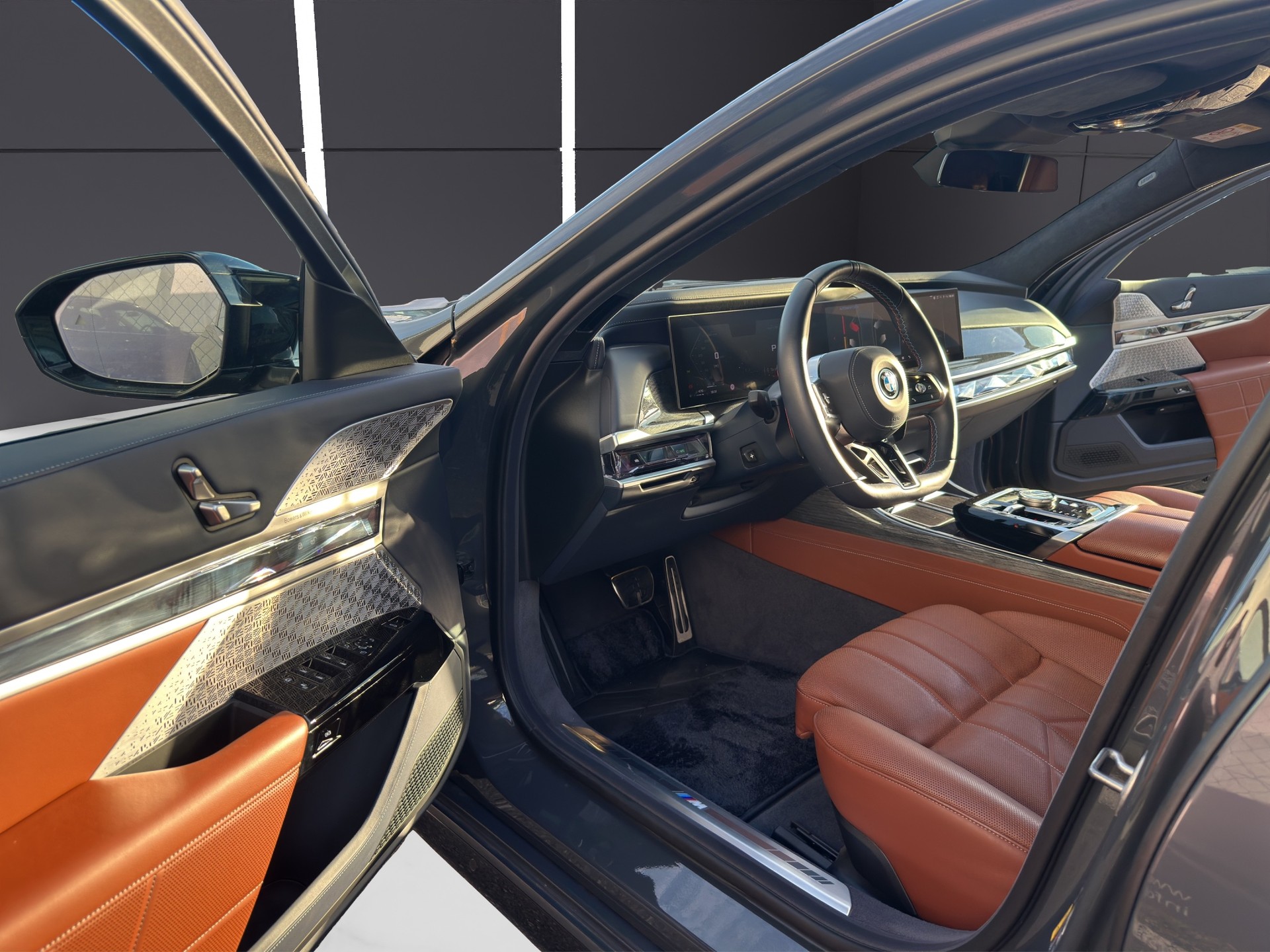 BMW M760e xDrive Steptronic-image-13