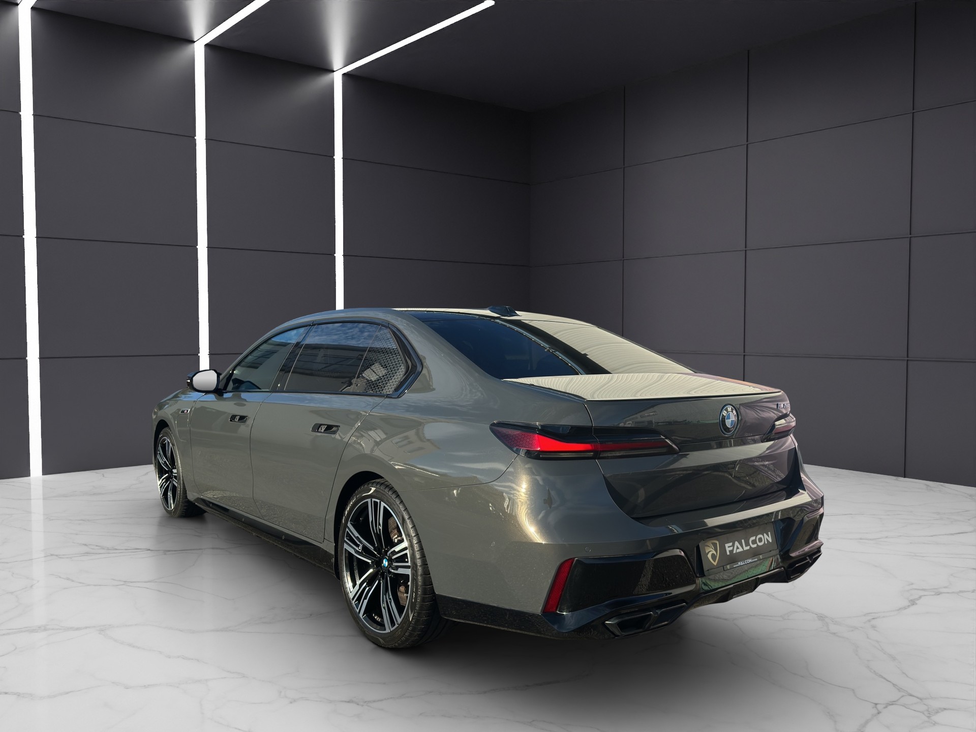 BMW M760e xDrive Steptronic-image-4