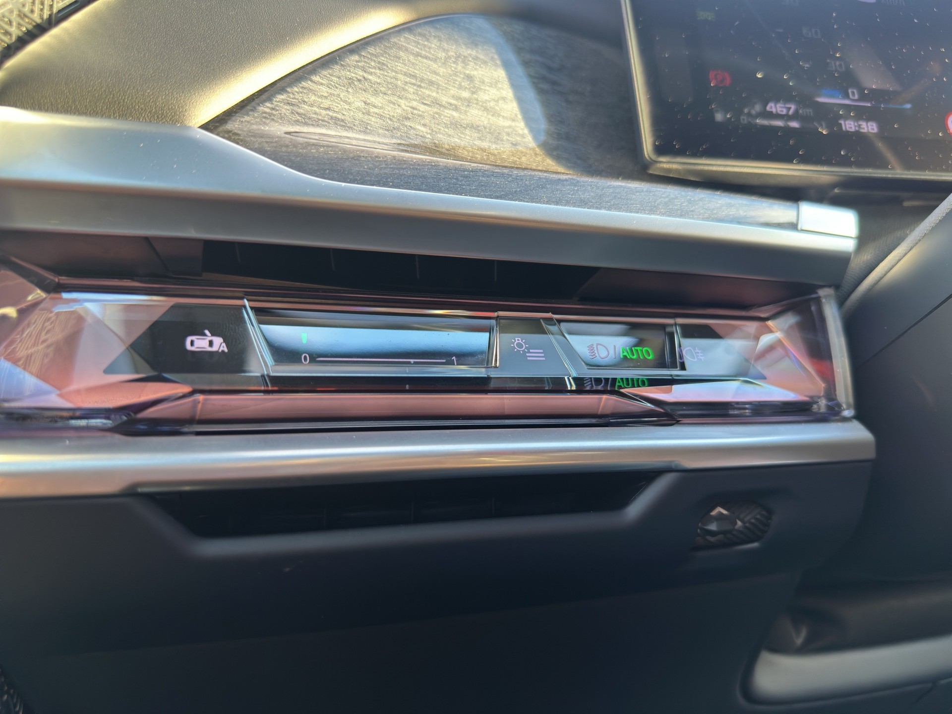 BMW M760e xDrive Steptronic-image-23