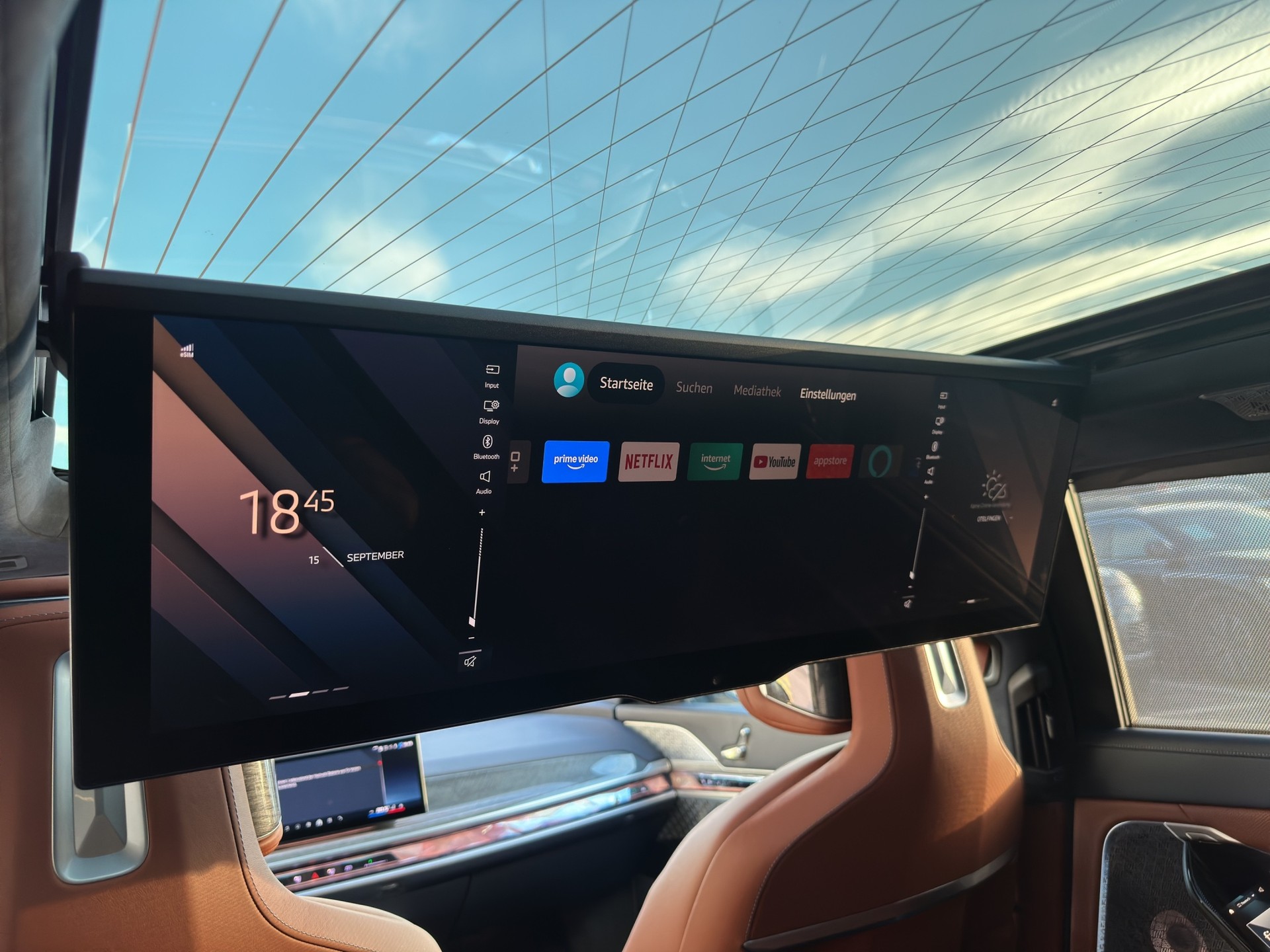BMW M760e xDrive Steptronic-showroom-element-1