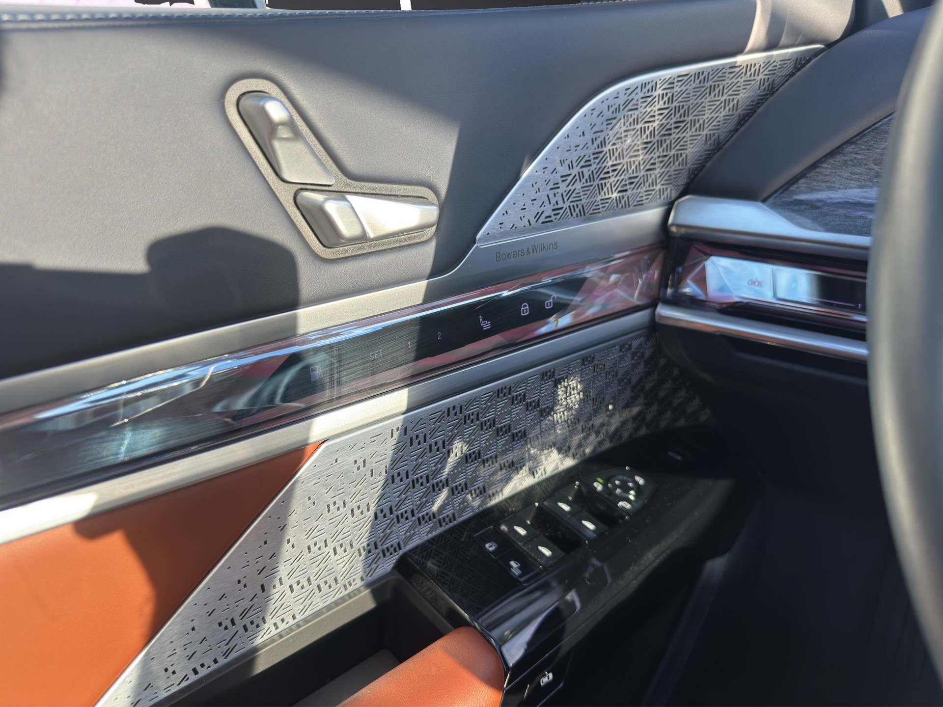 BMW M760e xDrive Steptronic-image-14