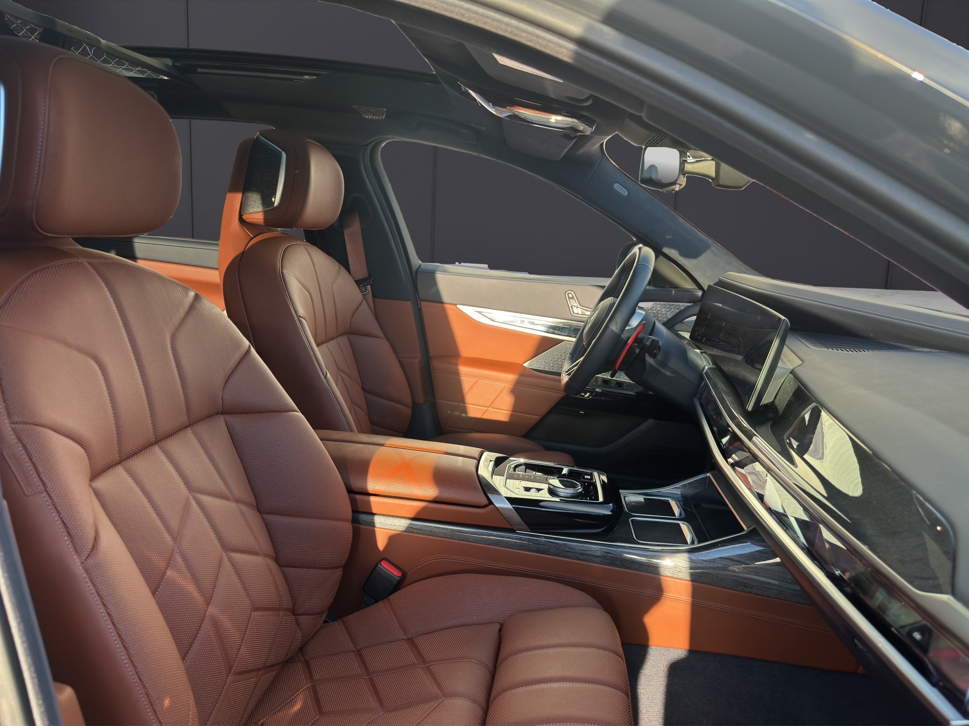 BMW M760e xDrive Steptronic-image-19