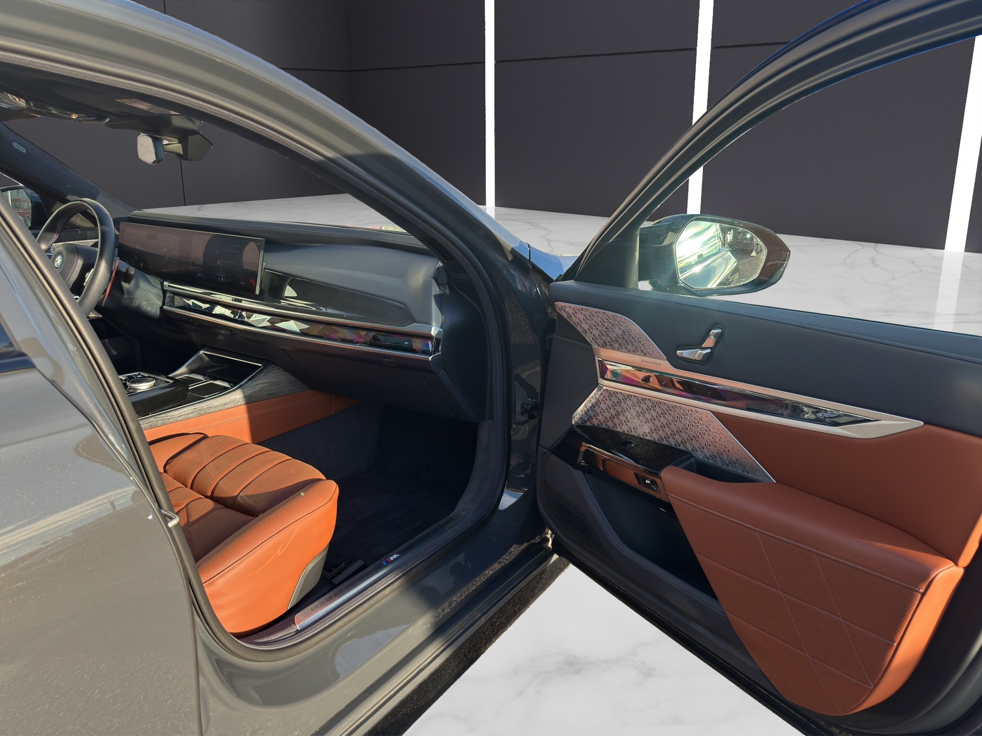BMW M760e xDrive Steptronic-image-16