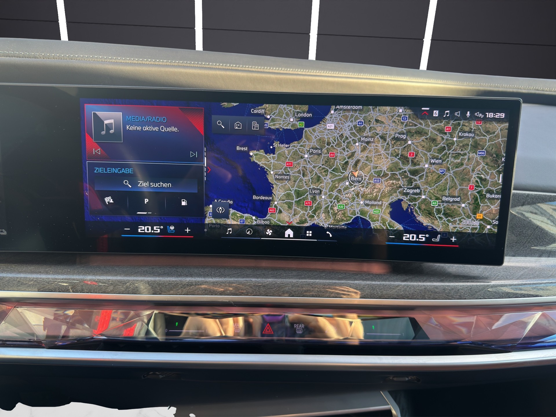 BMW M760e xDrive Steptronic-image-26