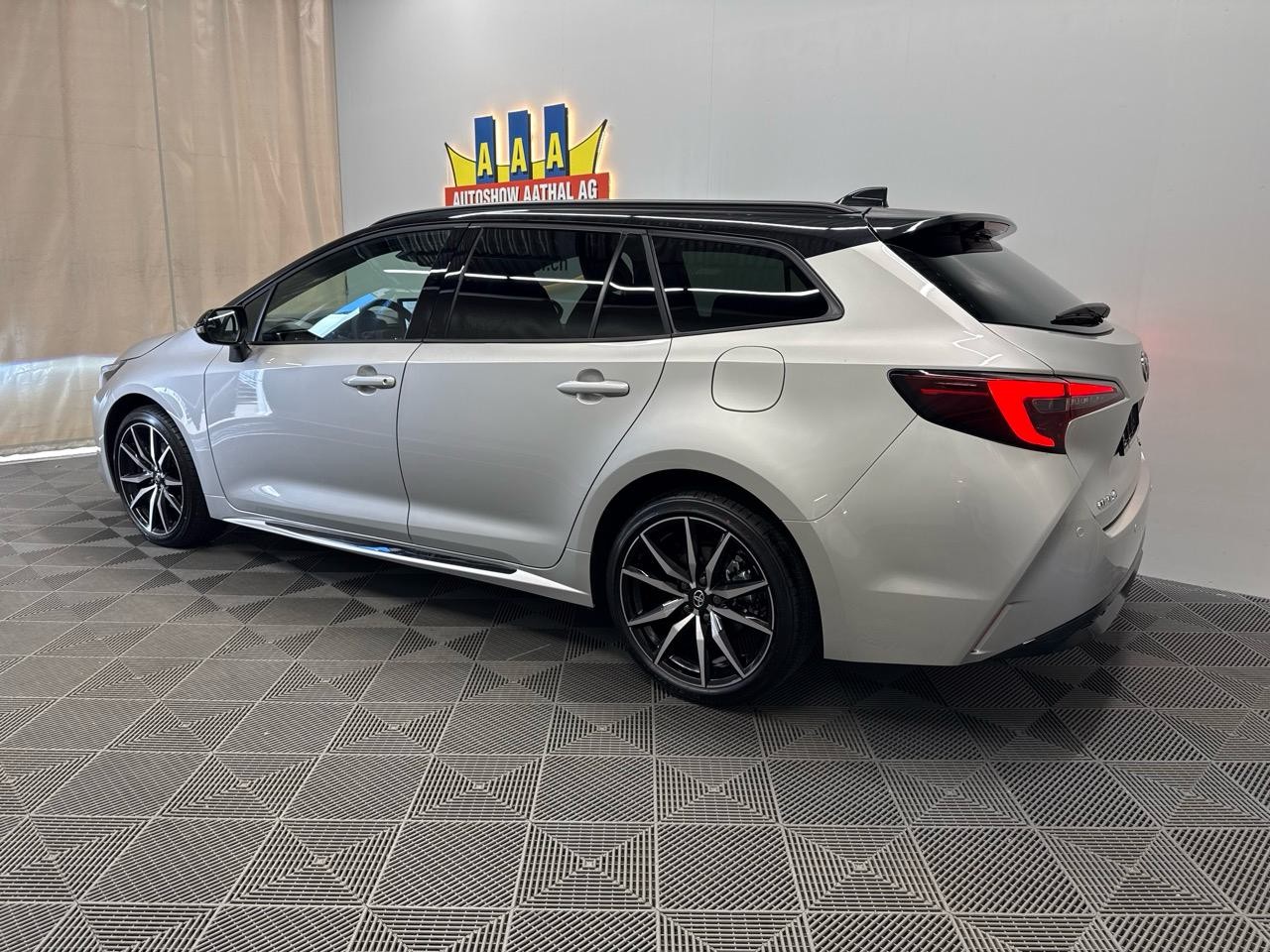 TOYOTA Corolla Touring Sports 2.0 HSD GR Sport e-CVT-showroom-element-1