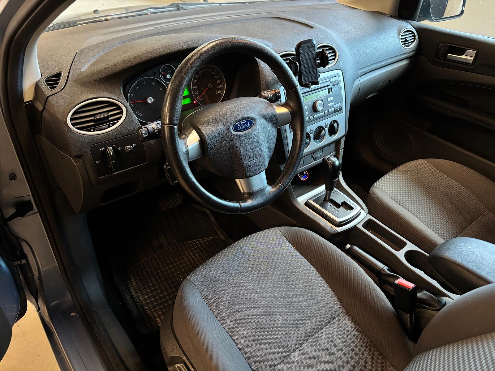 FORD Focus 2.0i Trend-image-11