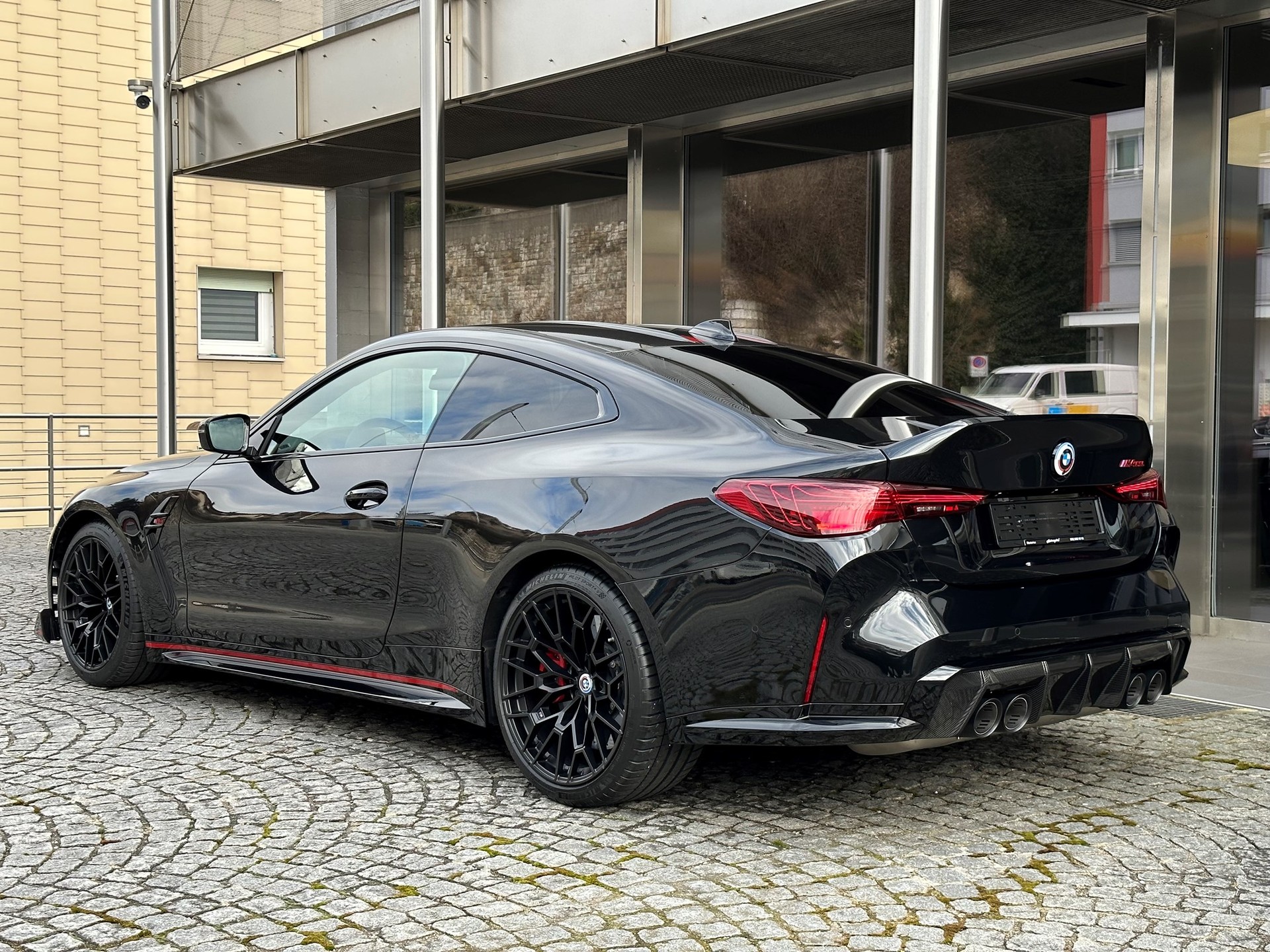 BMW M4 CSL Coupé-image-3