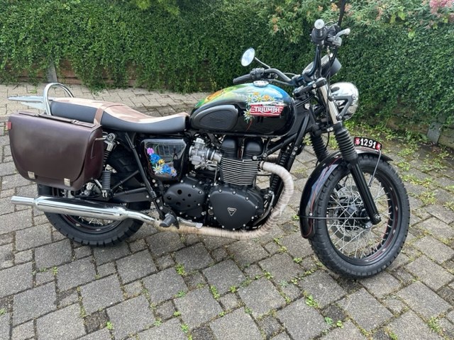 TRIUMPH Bonneville 900 i-image-0