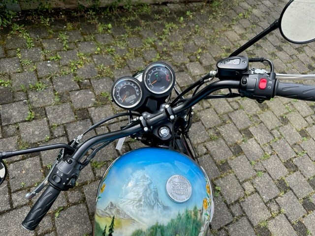 TRIUMPH Bonneville 900 i-image-4