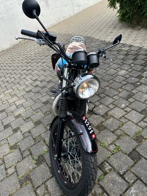 TRIUMPH Bonneville 900 i-image-1