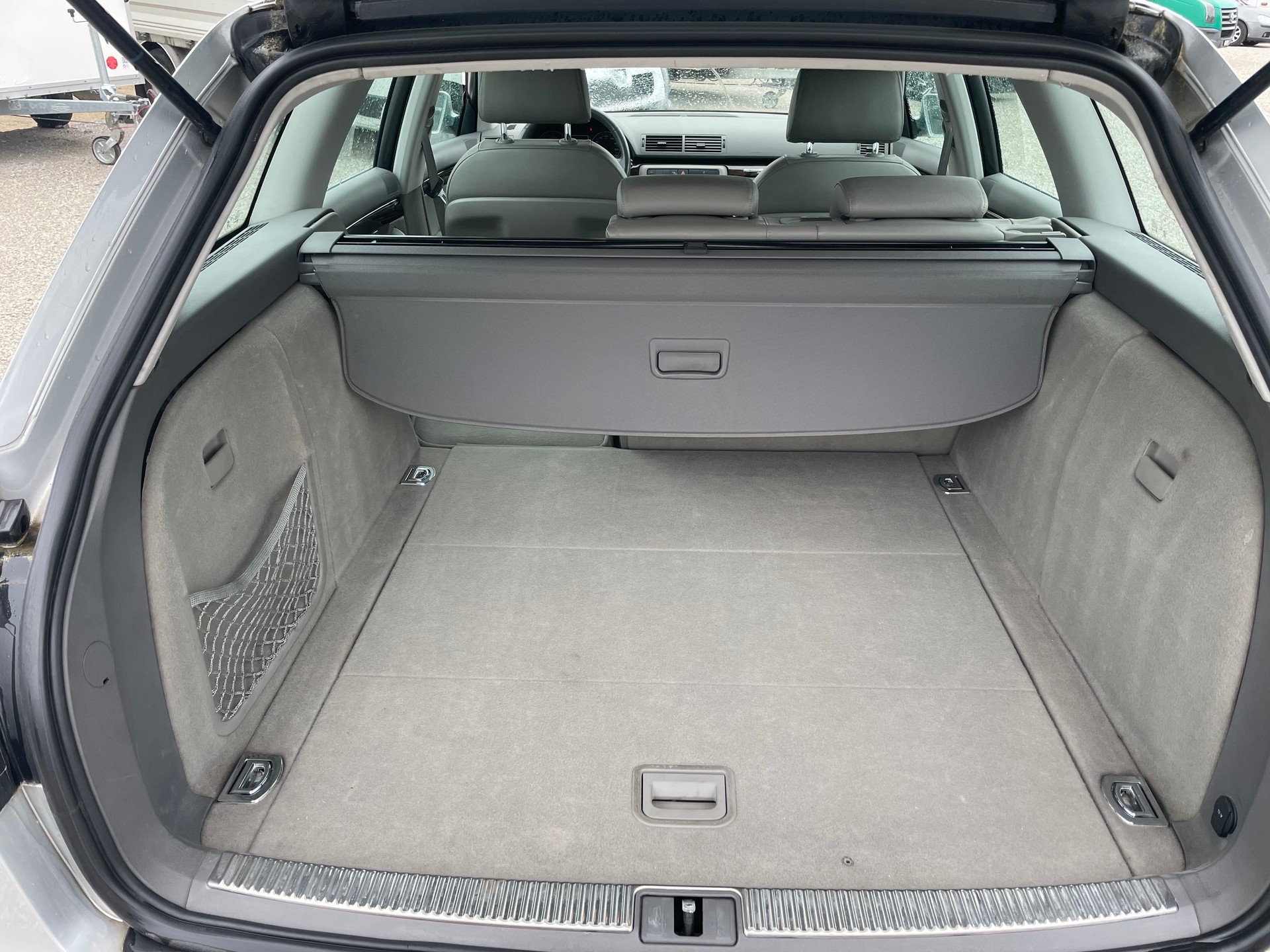 AUDI A4 Avant 3.0 V6 TDI quattro-image-6