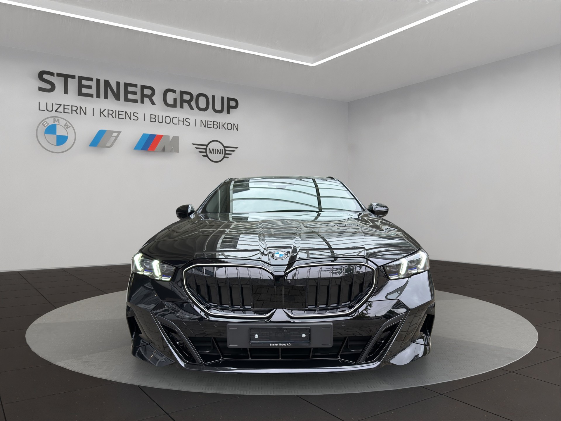 BMW 540d xDrive 48V Touring M Sport Pro Steptronic-showroom-element-1