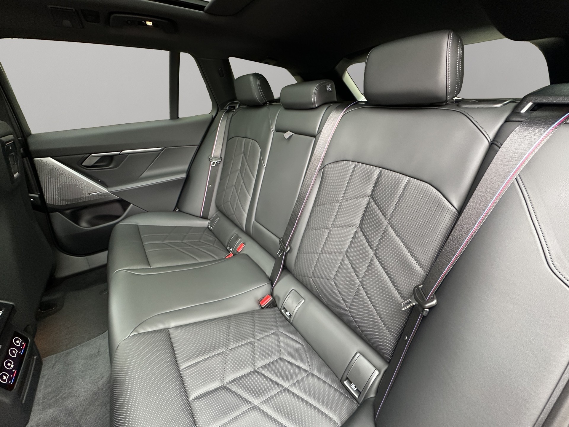 BMW 540d xDrive 48V Touring M Sport Pro Steptronic-image-16