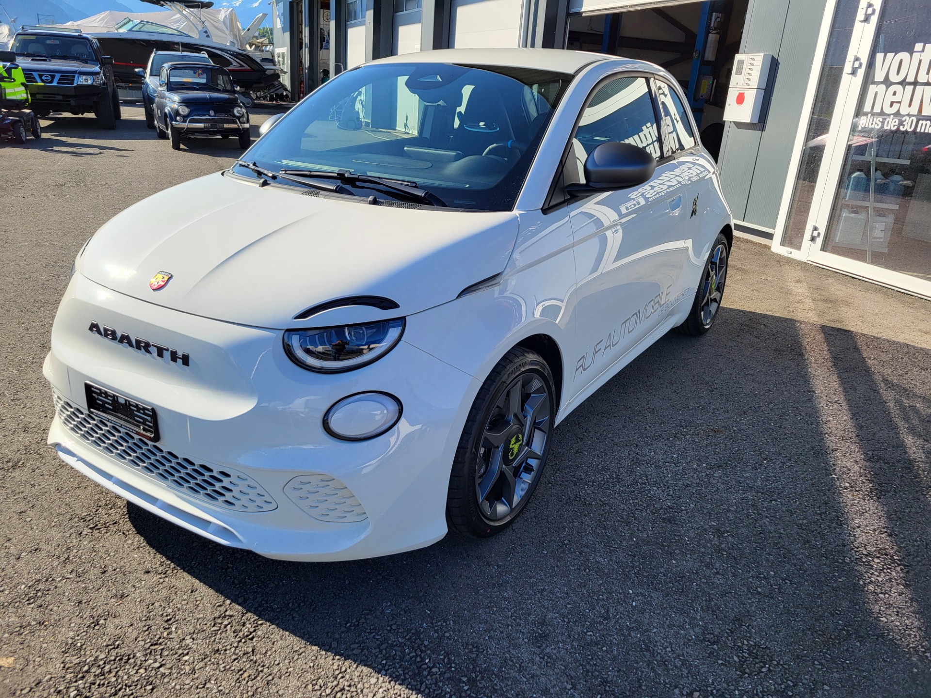 FIAT Abarth 500e-showroom-element-2