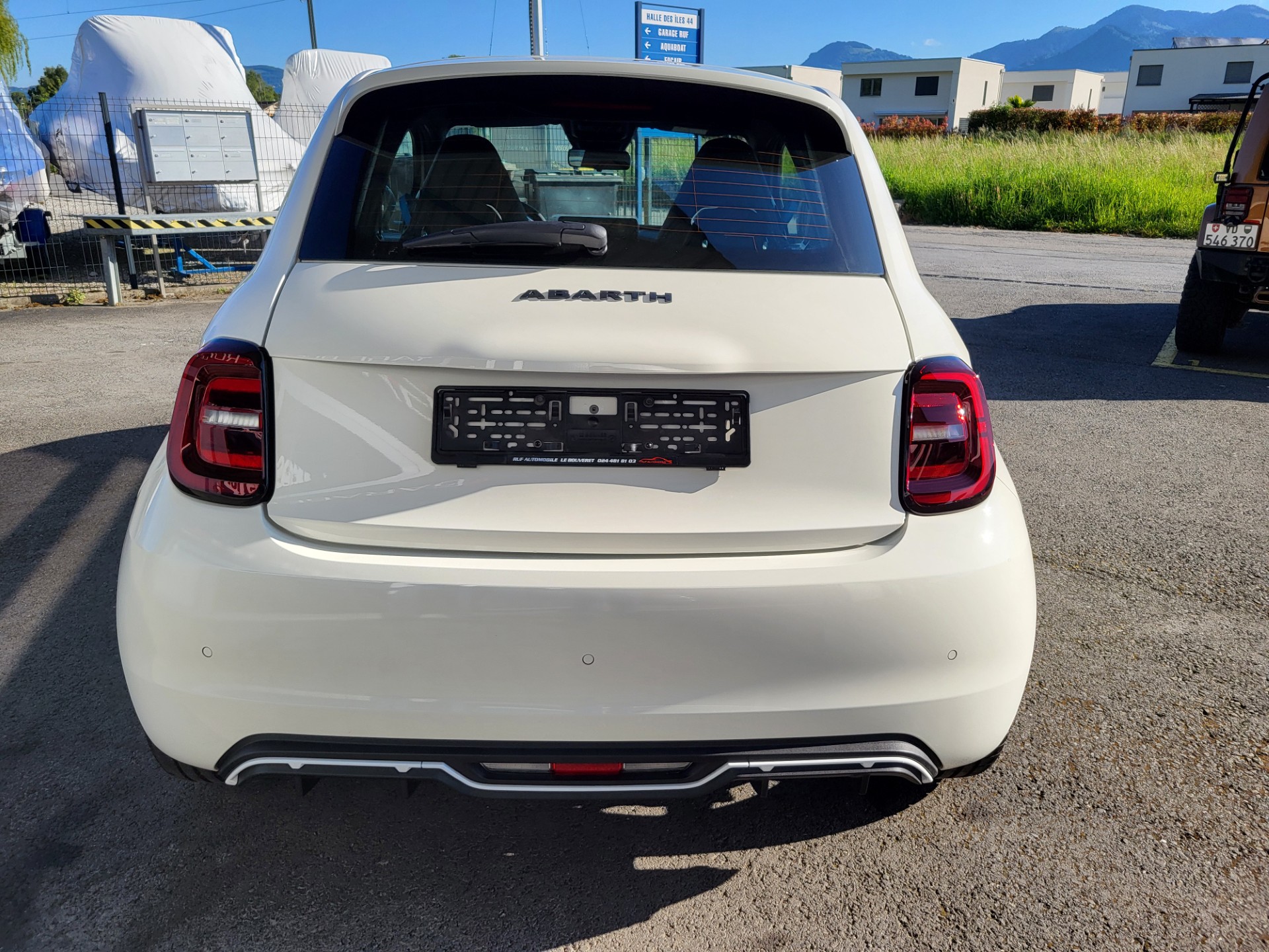 FIAT Abarth 500e-image-5