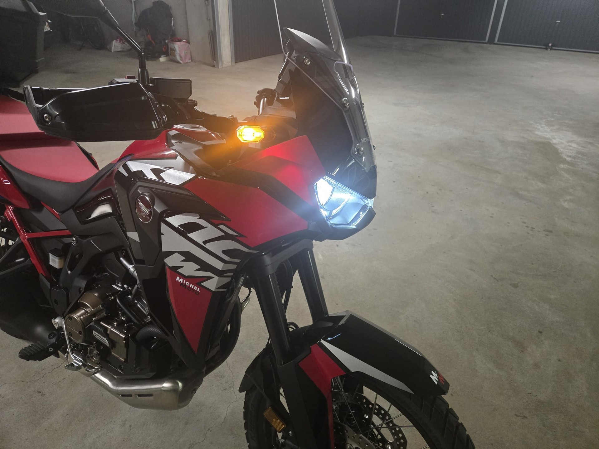 HONDA CRF 1100 DCT Africa Twin-image-1