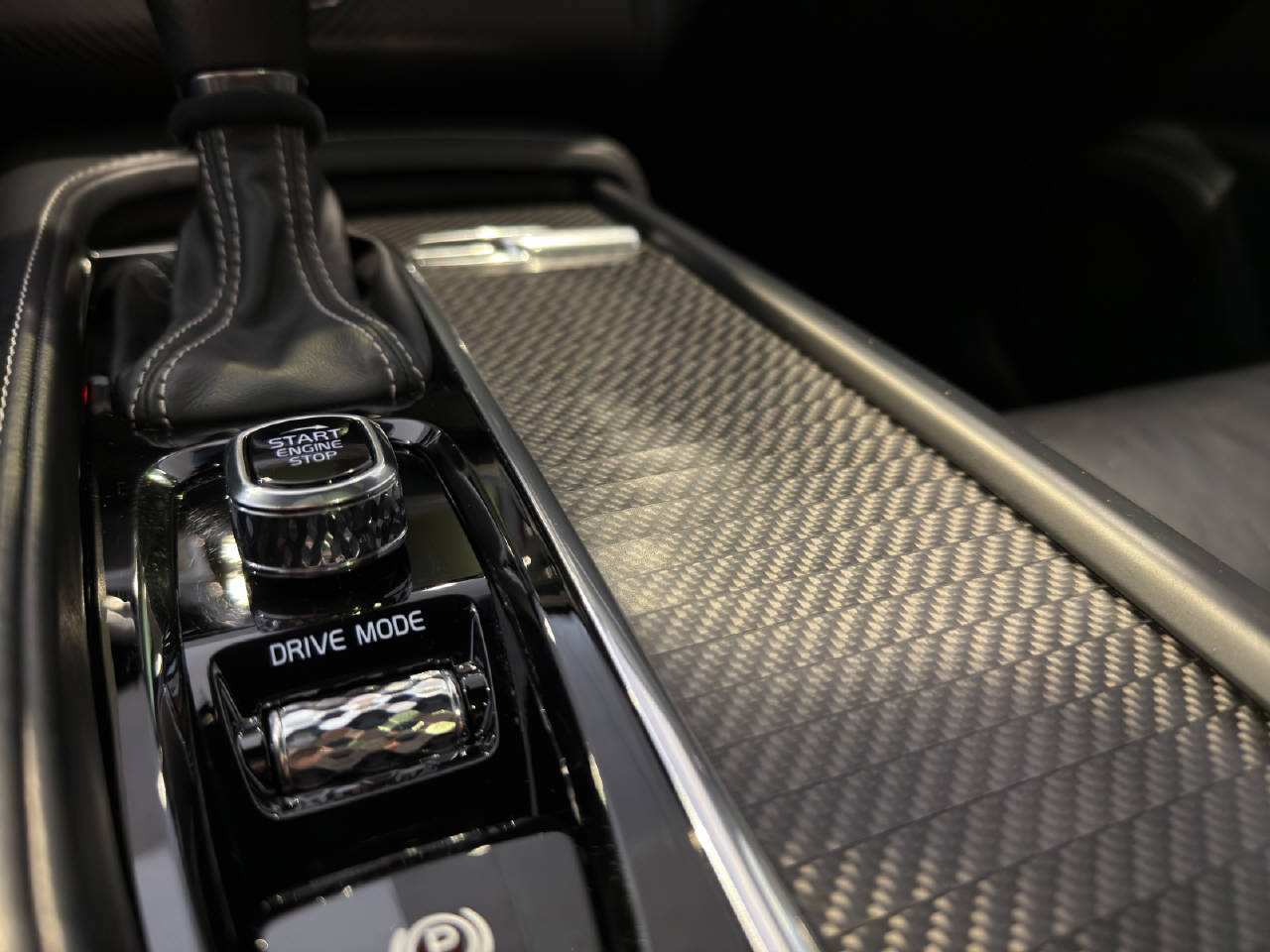 VOLVO XC90 2.0 T5 R-Design 7P. AWD-image-14